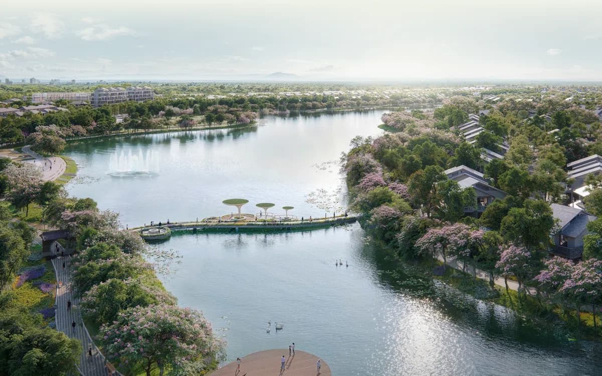 Mặt hồ Thiên Nga và thảm cây xanh tại Eco Retreat