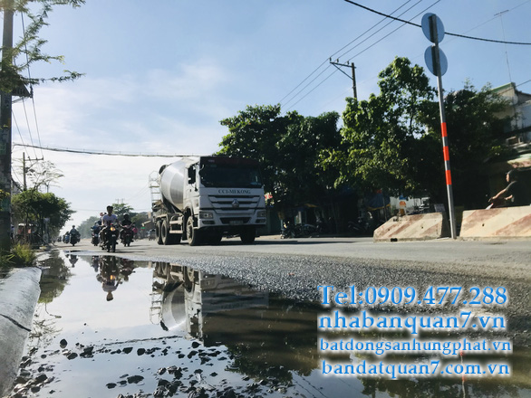 Đường Huỳnh Tấn Phát sau cơn mưa