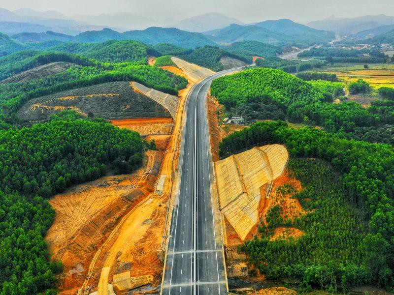 Cao tốc Tân Phú - Bảo Lộc đóng vai trò quan trọng trong việc thúc đẩy phát triển kinh tế - xã hội của các địa phương (Ảnh: internet).