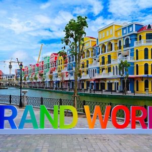 Grand-World-1